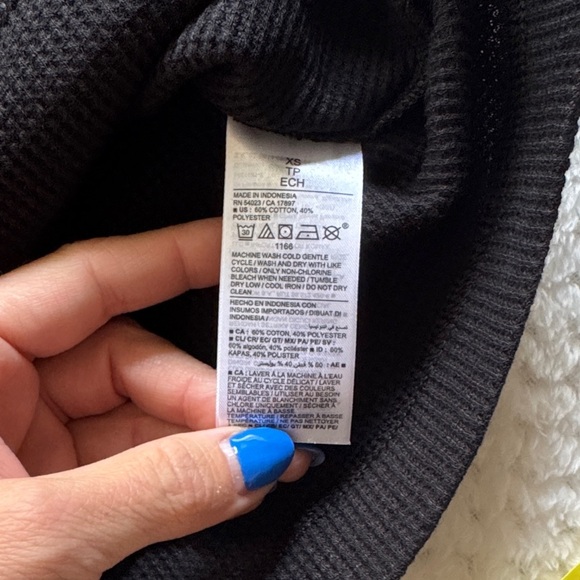 👚 🆕 Women’s Old Navy Black Waffle Long Sleeve Scoop Neck Top – Size XS - Picture 5 of 7